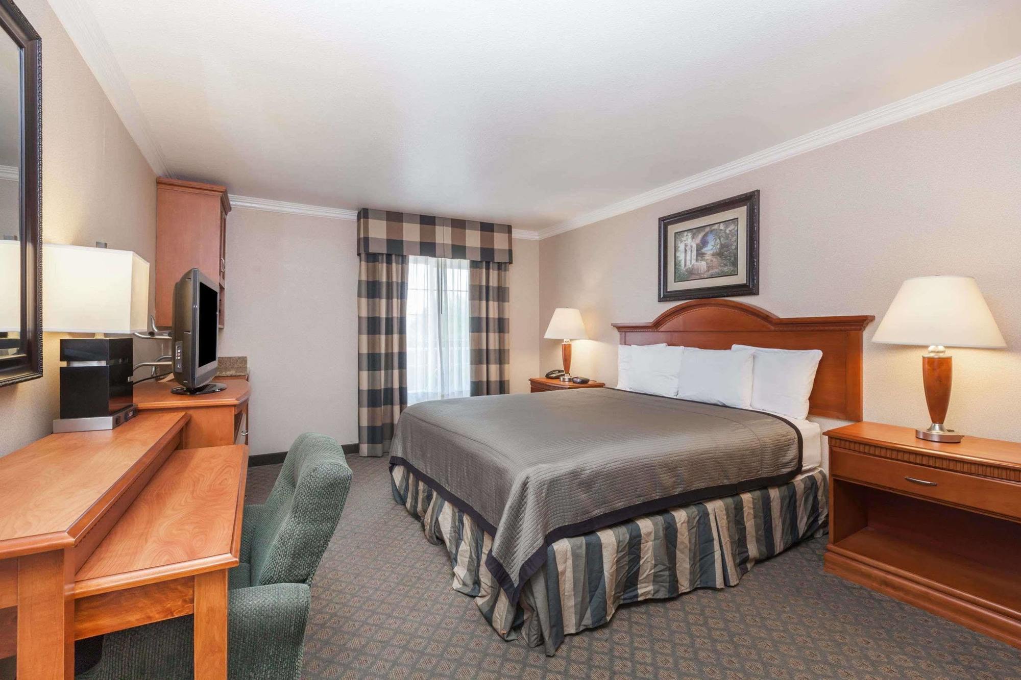 Hotel Travelodge By Wyndham Sylmar Ca 2*